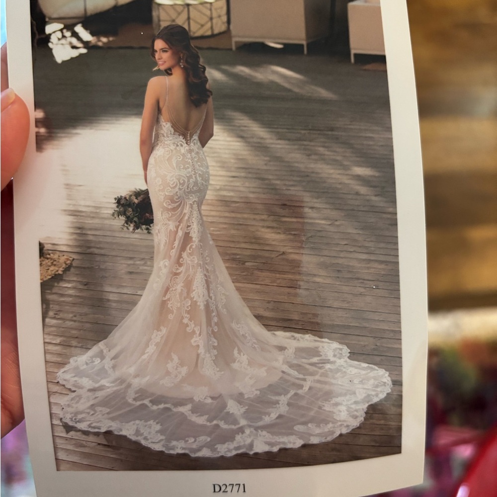 Elegant Lace Wedding Dress